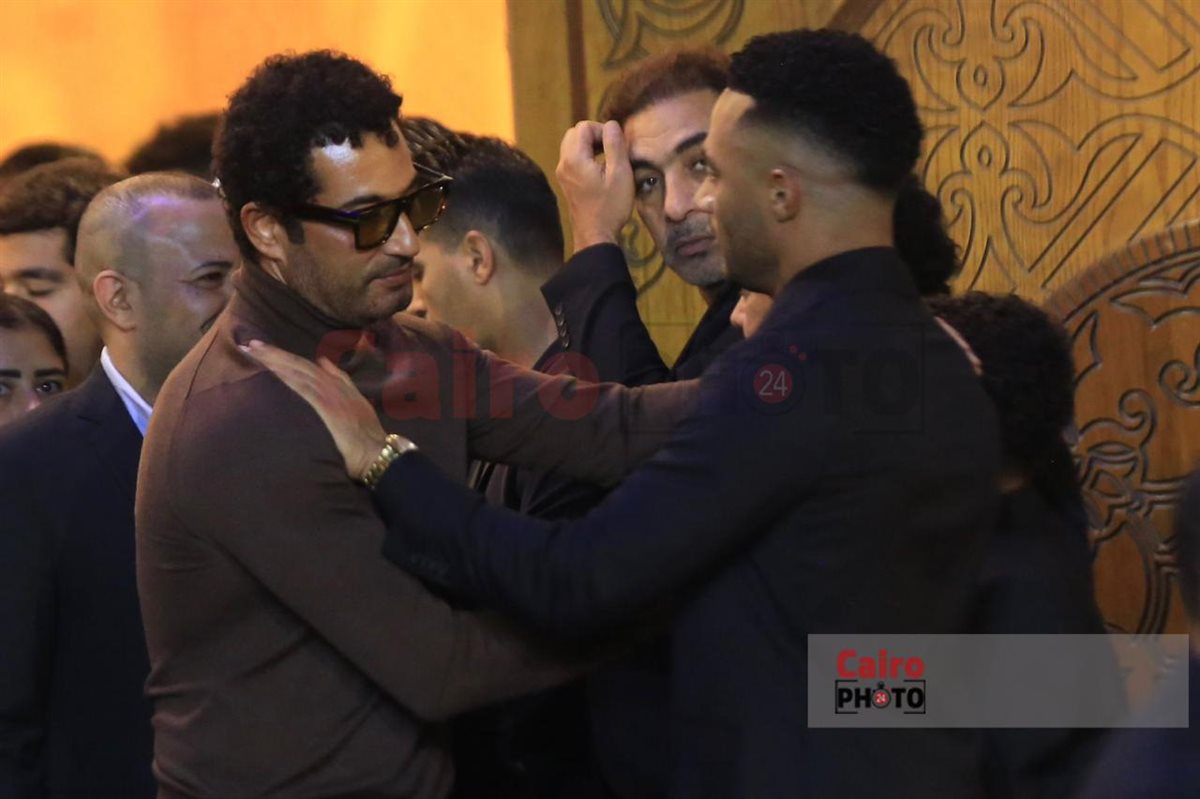 نجوم الفن يقدمون واجب العزاء في والد الفنان محمد رمضان