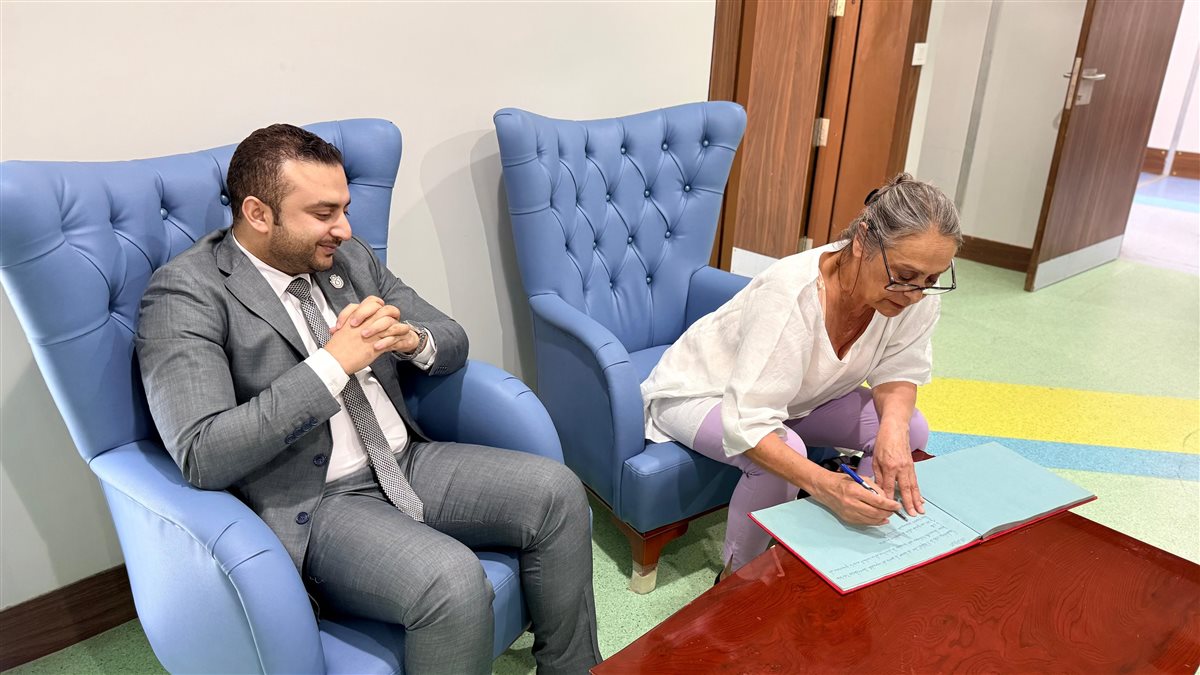 قنصل فرنسا تشيد بمجمع الأقصر الطبي الدولي 