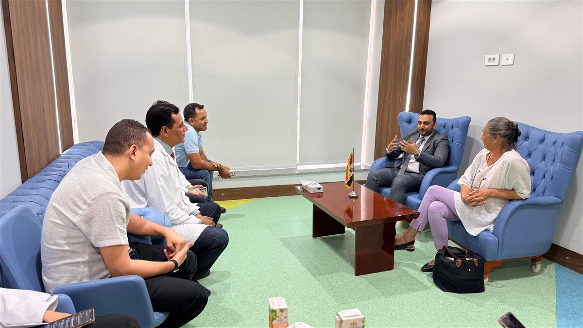 قنصل فرنسا تشيد بمجمع الأقصر الطبي الدولي 