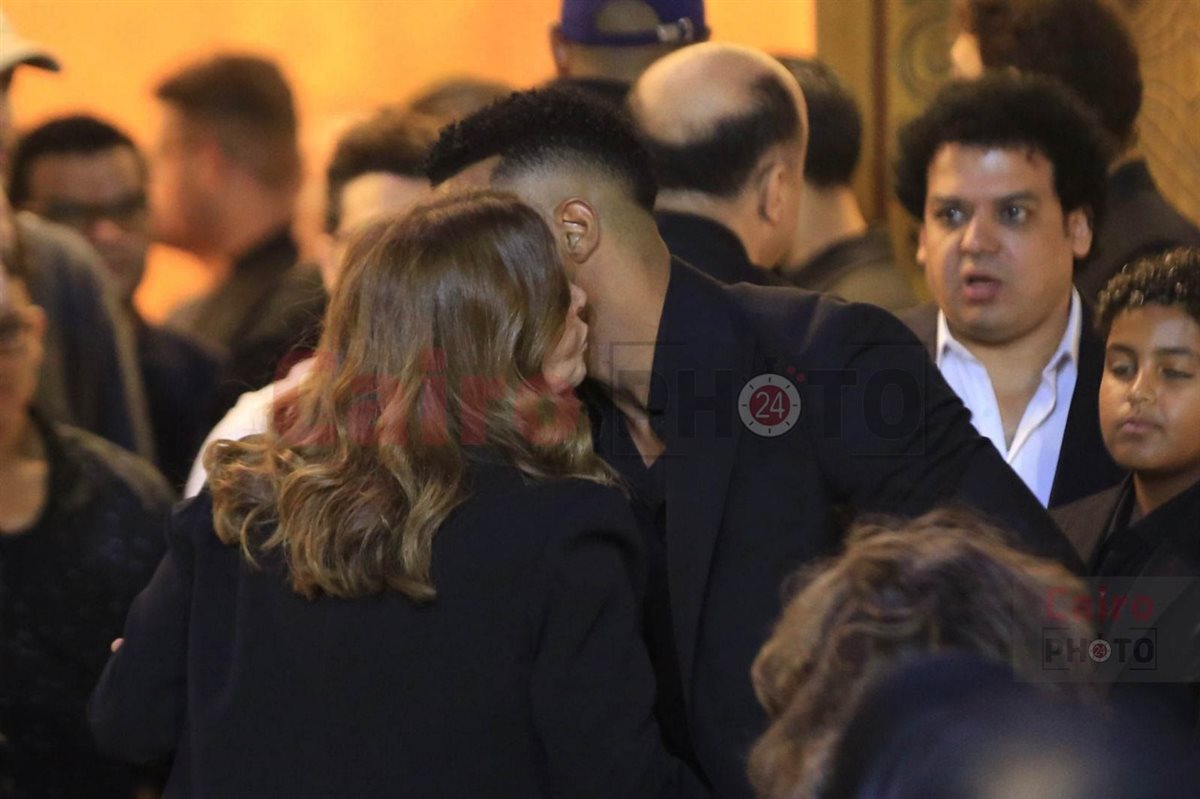 نجوم الفن يقدمون واجب العزاء في والد محمد رمضان بمسجد الشرطة بالشيخ زايد