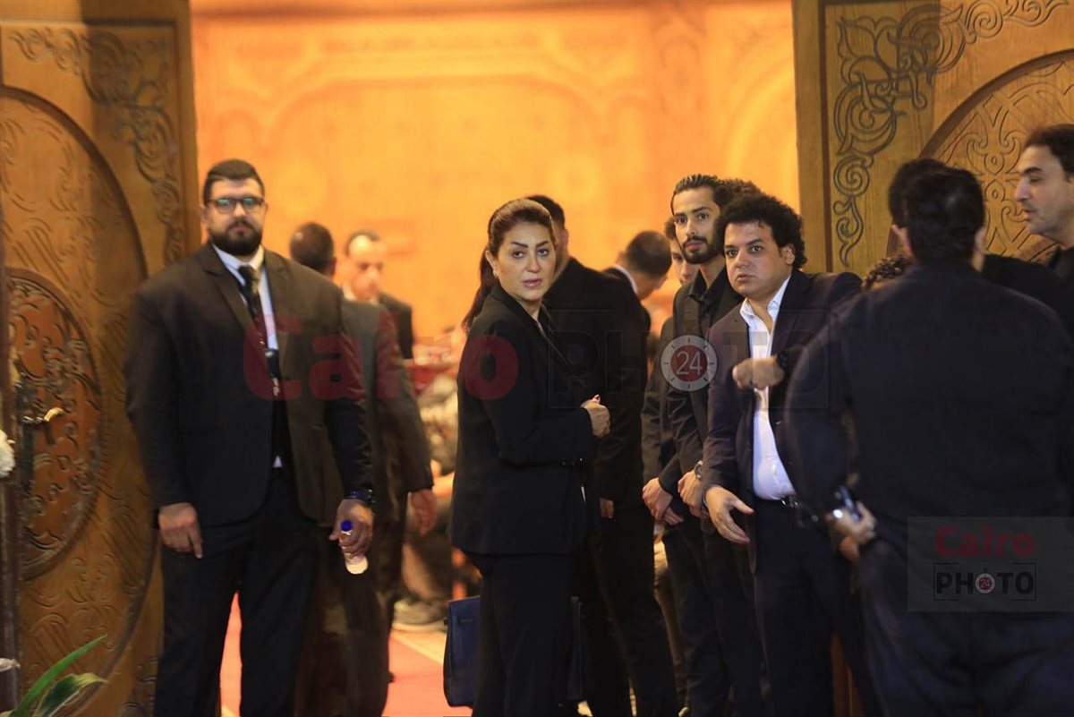 نجوم الفن يقدمون واجب العزاء في والد محمد رمضان بمسجد الشرطة بالشيخ زايد