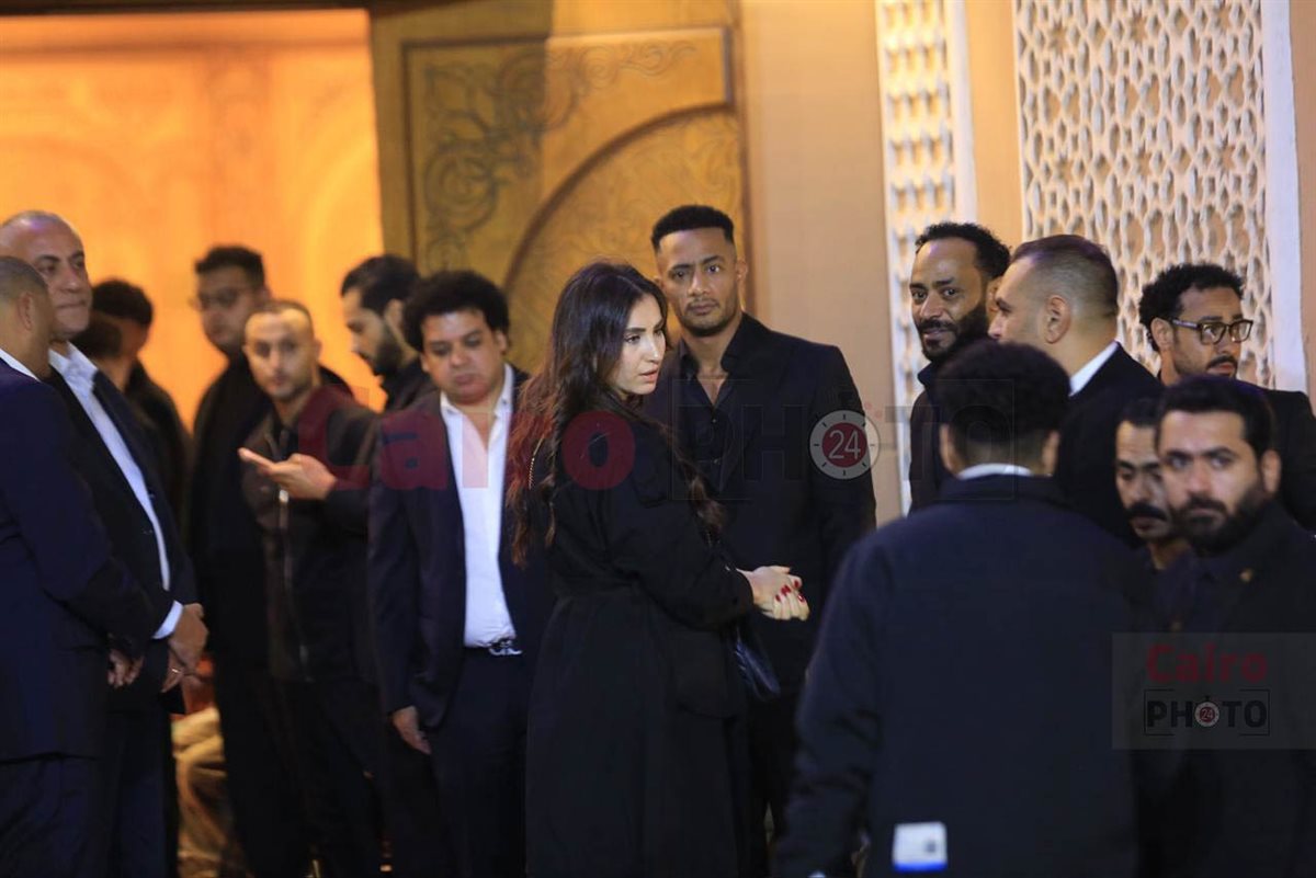 نجوم الفن يقدمون واجب العزاء في والد محمد رمضان بمسجد الشرطة بالشيخ زايد