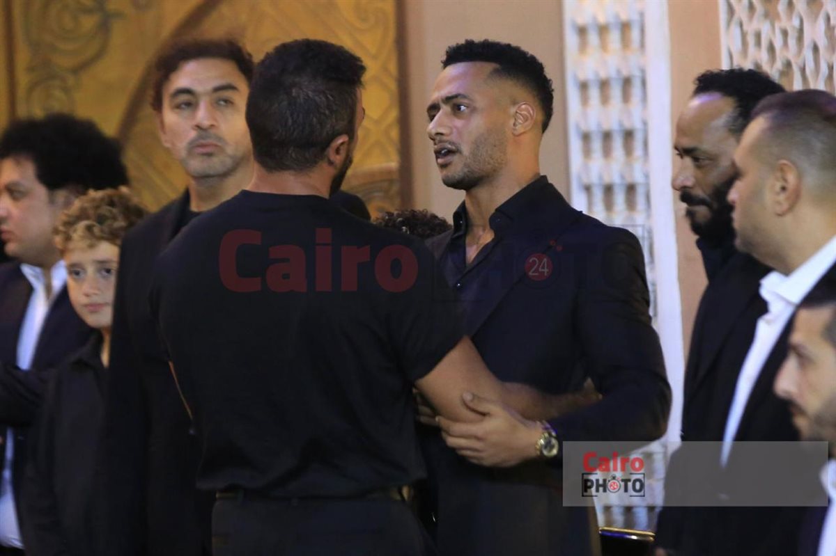 نجوم الفن يقدمون واجب العزاء في والد محمد رمضان بمسجد الشرطة بالشيخ زايد