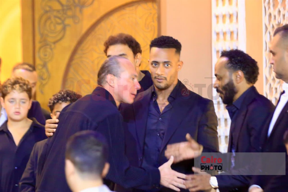 نجوم الفن يقدمون واجب العزاء في والد محمد رمضان بمسجد الشرطة بالشيخ زايد