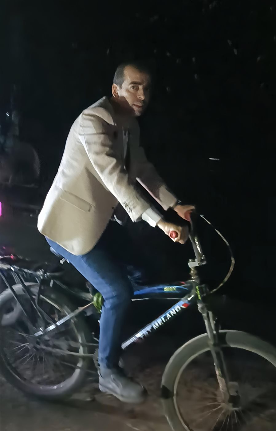 مرشح بالمنوفية يجوب المناطق الزراعية بالدراجة