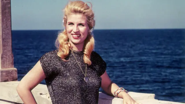 <strong>الفنانة صباح</strong>