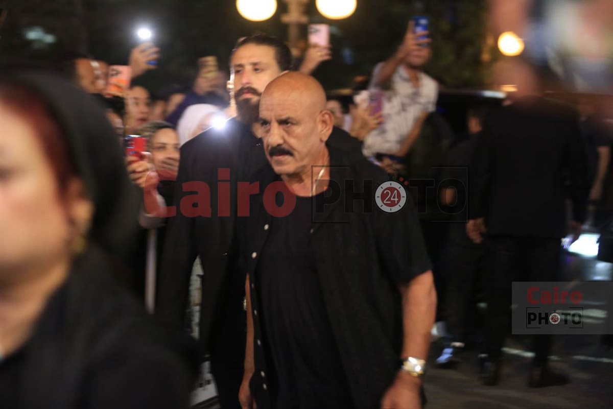 نجوم الفن والإعلام في عزاء والد محمد رمضان بمسجد الشرطة بالشيخ زايد