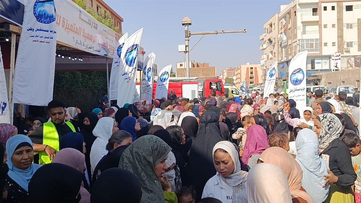 المواطنين أمام اللجان بالغردقة 