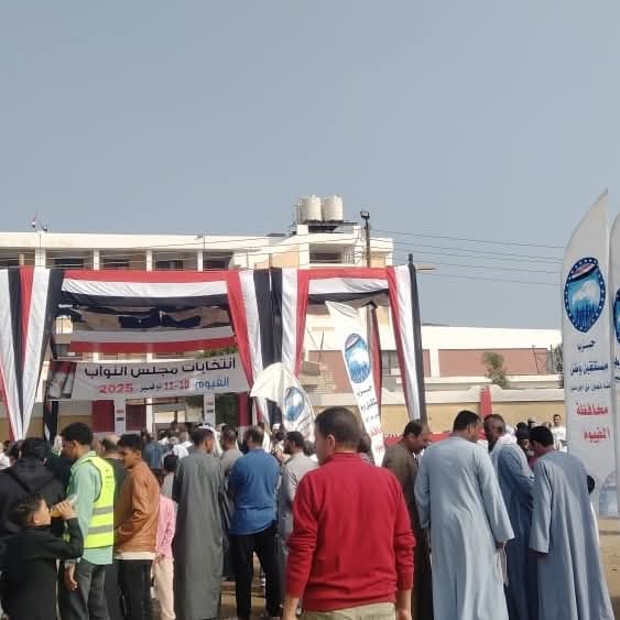 حشد جماهيري أمام المقار الانتخابية بالفيوم دعمًا للاستحقاق الدستوري