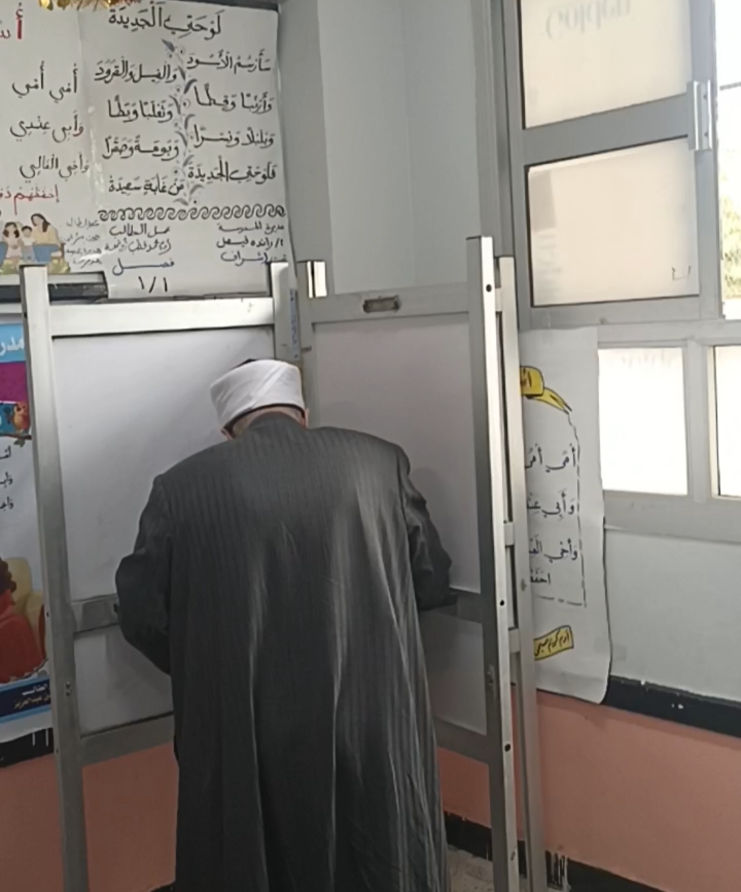 مفتي الجمهورية السابق يدلي بصوته في انتخابات مجلس النواب بمسقط رأسه بالبحيرة