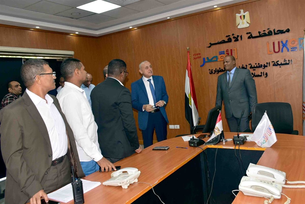 محافظ الأقصر يتفقد لجان الانتخابات بالأقصر 