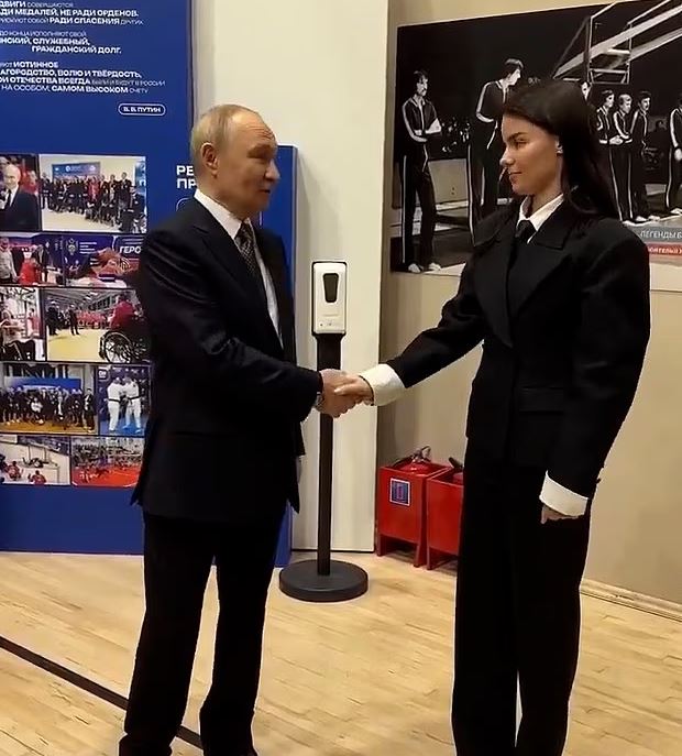 الرئيس الروسي والخبيرة الصحية 