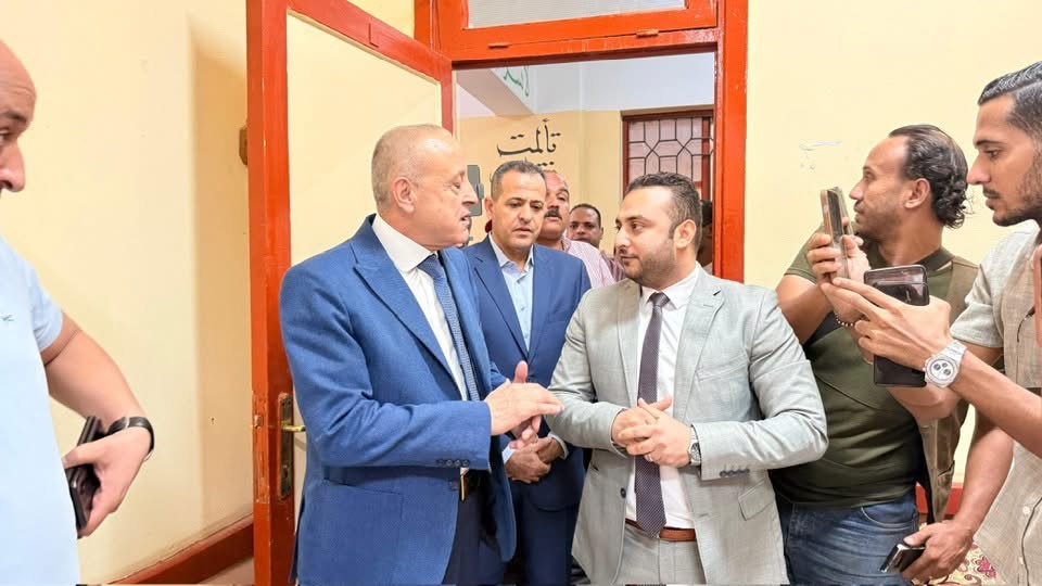 محافظ الأقصر ومدير هيئة الرعاية وتفقد اللجان