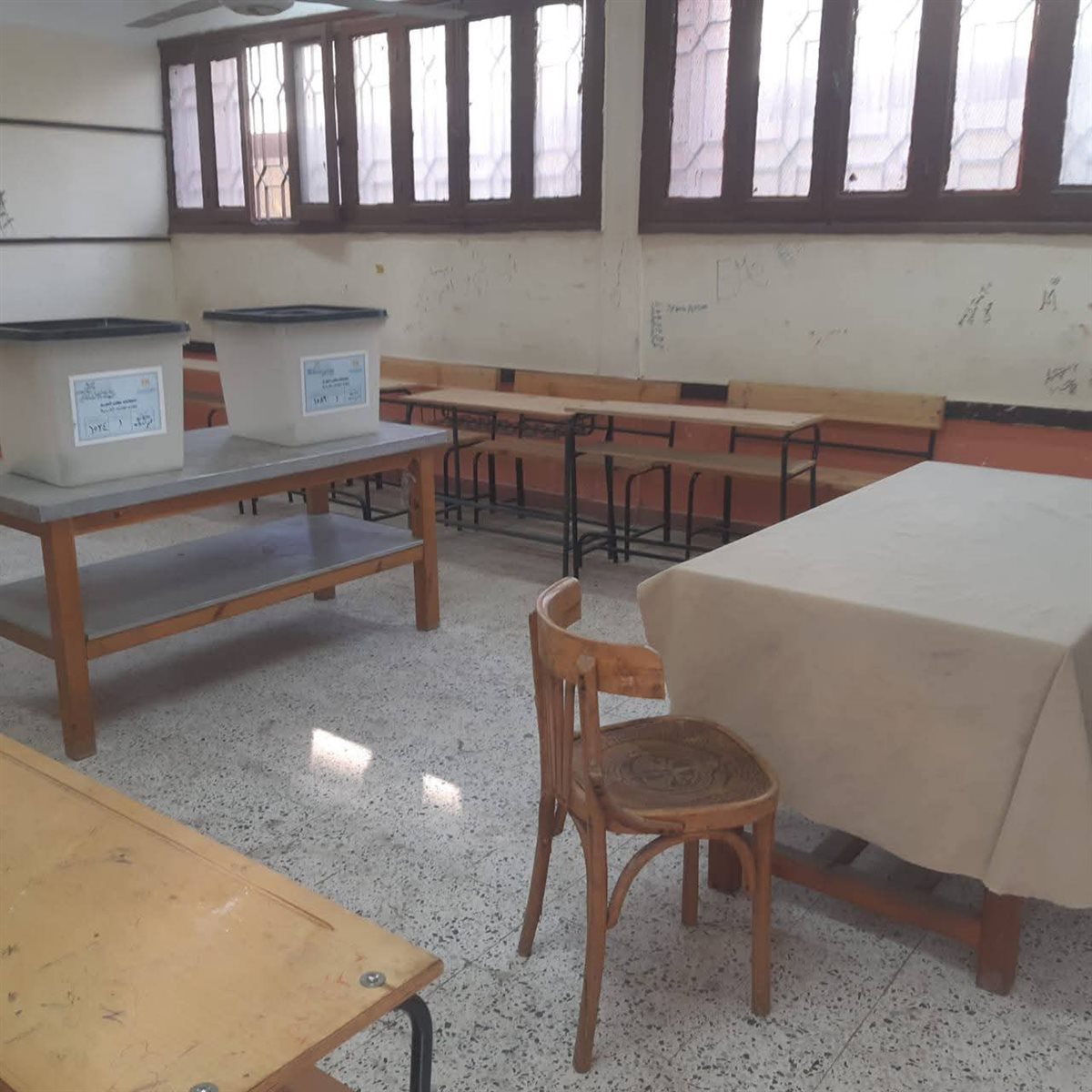 أعمال تجهيز المدارس المقرر استخدامها كمقار انتخابية