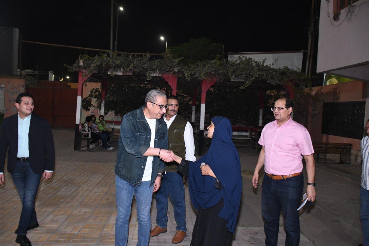 محافظ الفيوم يتفقد عدداً من لجان التصويت بانتخابات مجلس النواب خلال الفترة المسائية