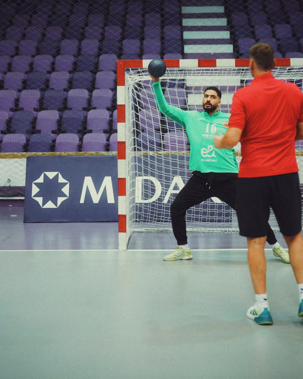 <strong>رجال يد الأهلي يؤدون مرانهم الأول في الإمارات استعدادًا لمواجهة سموحة بالسوبر المصري</strong>