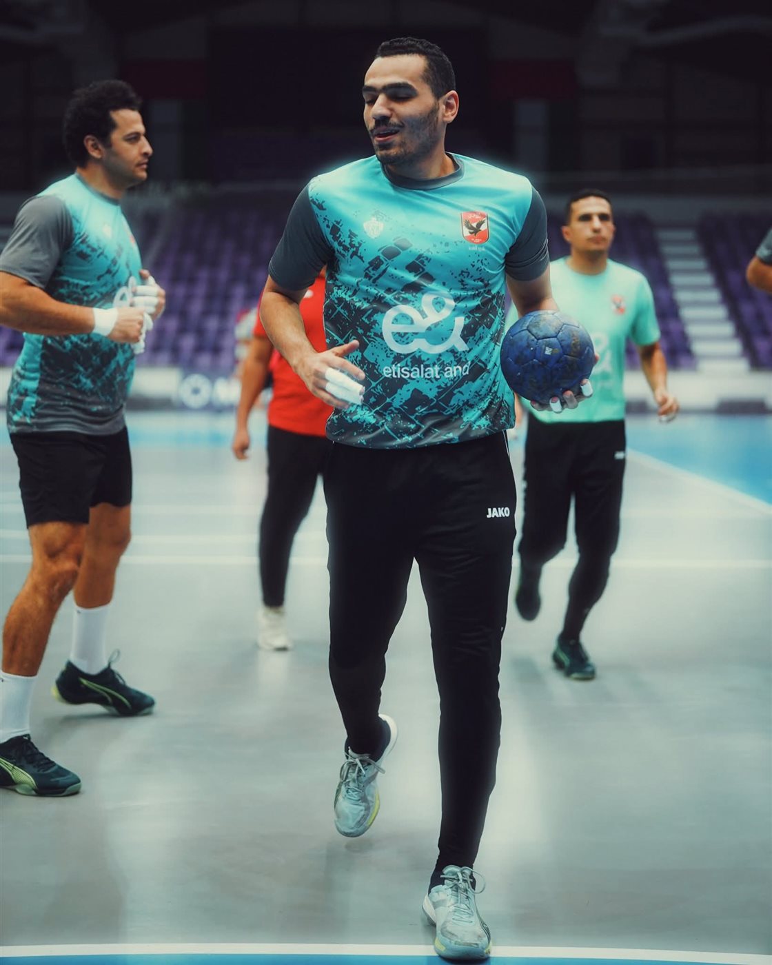 <strong>رجال يد الأهلي يؤدون مرانهم الأول في الإمارات استعدادًا لمواجهة سموحة بالسوبر المصري</strong>