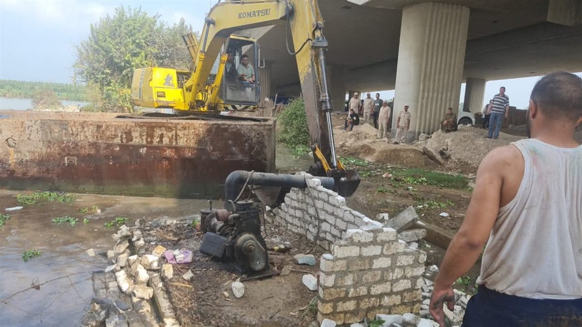 حملات إزالة على منازل طرح النهر في المنوفية 