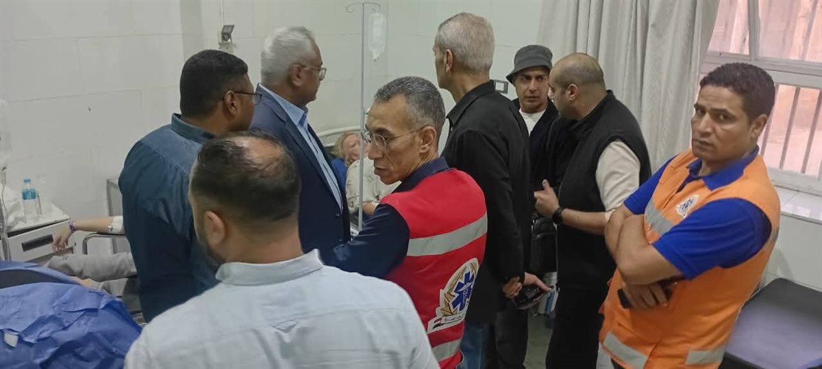 الاطمئنان على المصابين بمستشفى رأس غارب 