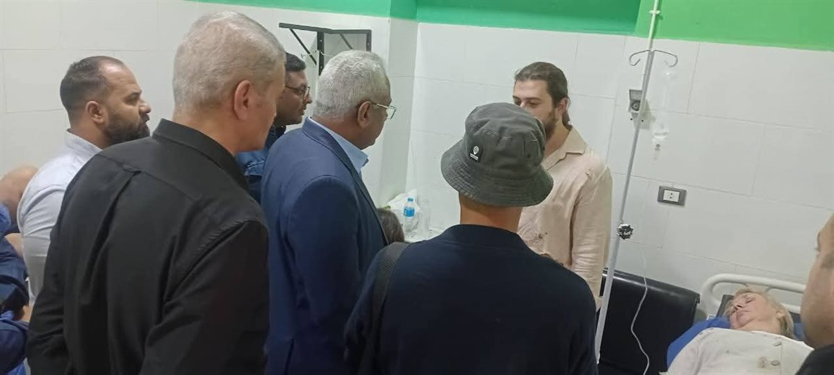 الاطمئنان على المصابين بمستشفى رأس غارب 