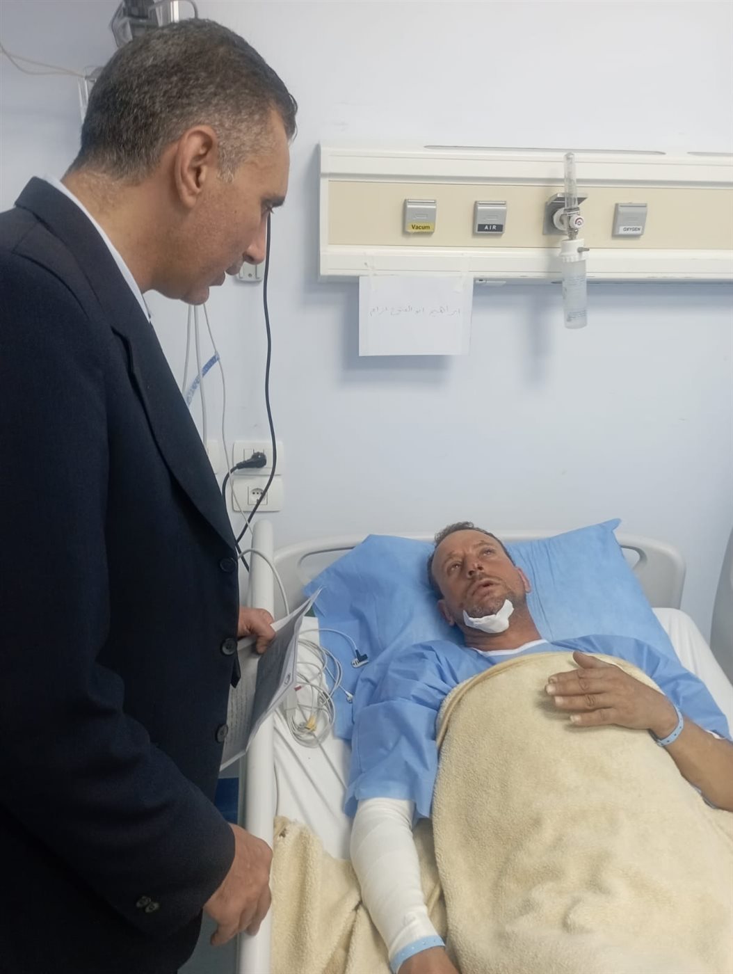 مدير عمل الغربية يتابع حالة المصابين في حادث انهيار سقف خرساني على عُمال بالمحلة الكبرى