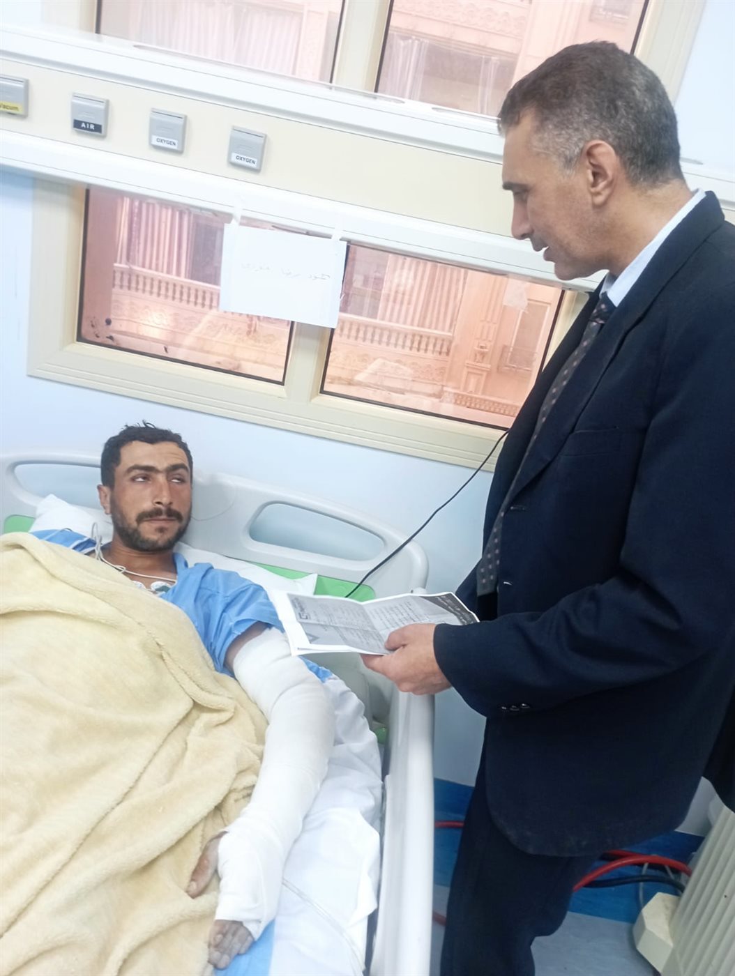 مدير عمل الغربية يتابع حالة المصابين في حادث انهيار سقف خرساني على عُمال بالمحلة الكبرى