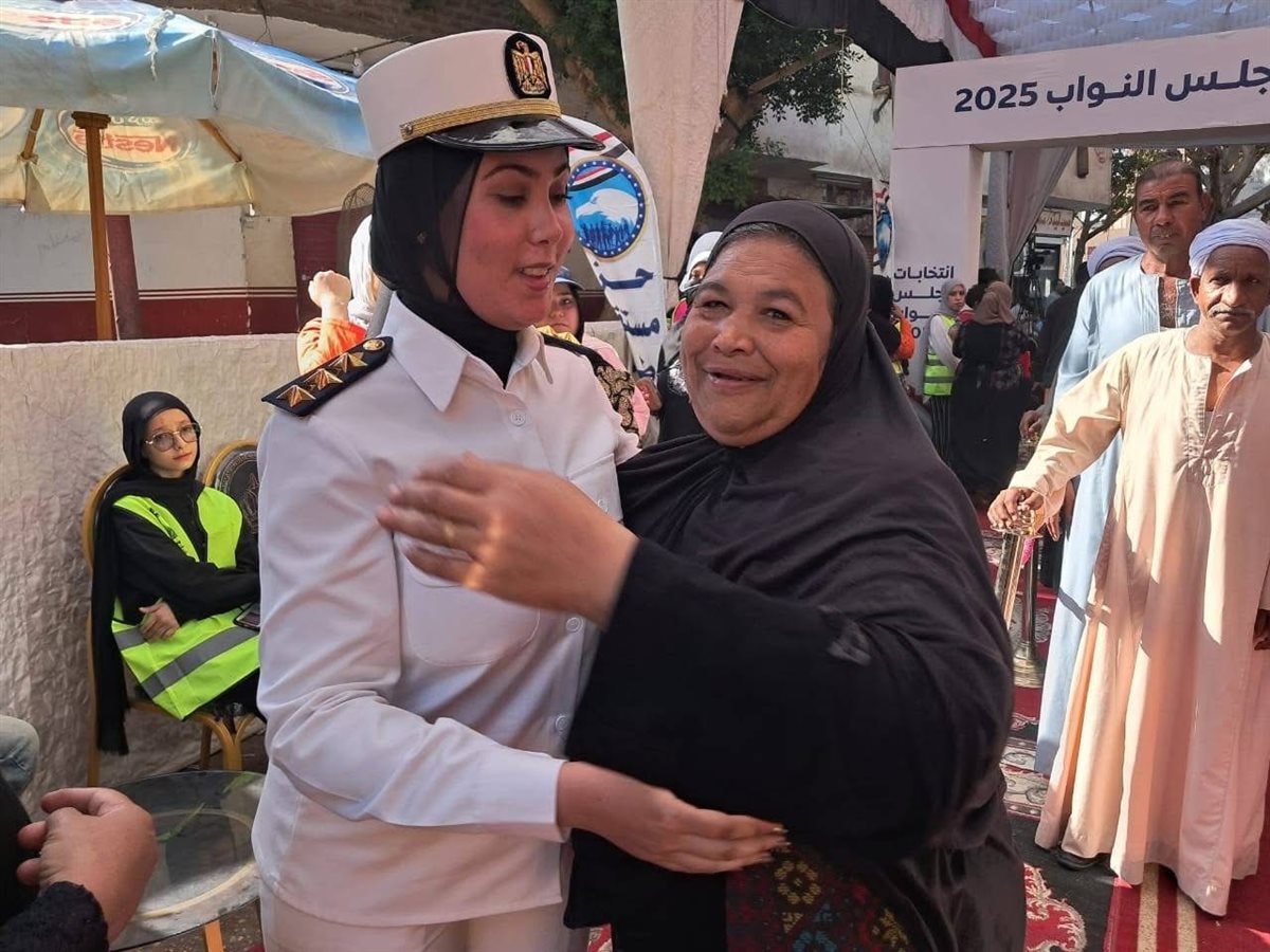 ترحيب لافت بالشرطة النسائية بالأقصر 
