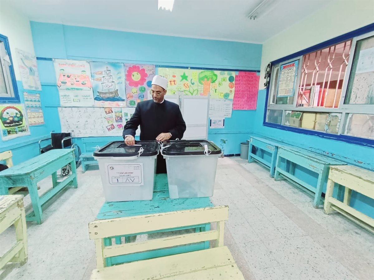 بدون انحياز لأي مرشح.. أئمة الأوقاف في مقدمة المشاركين في انتخابات مجلس النواب 2025