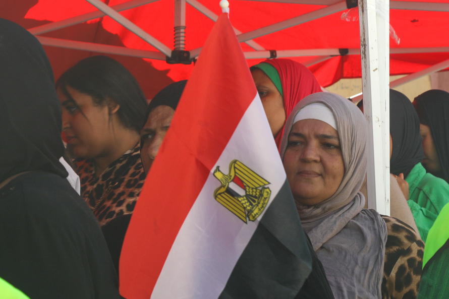 جانب من توافد الناخبين 