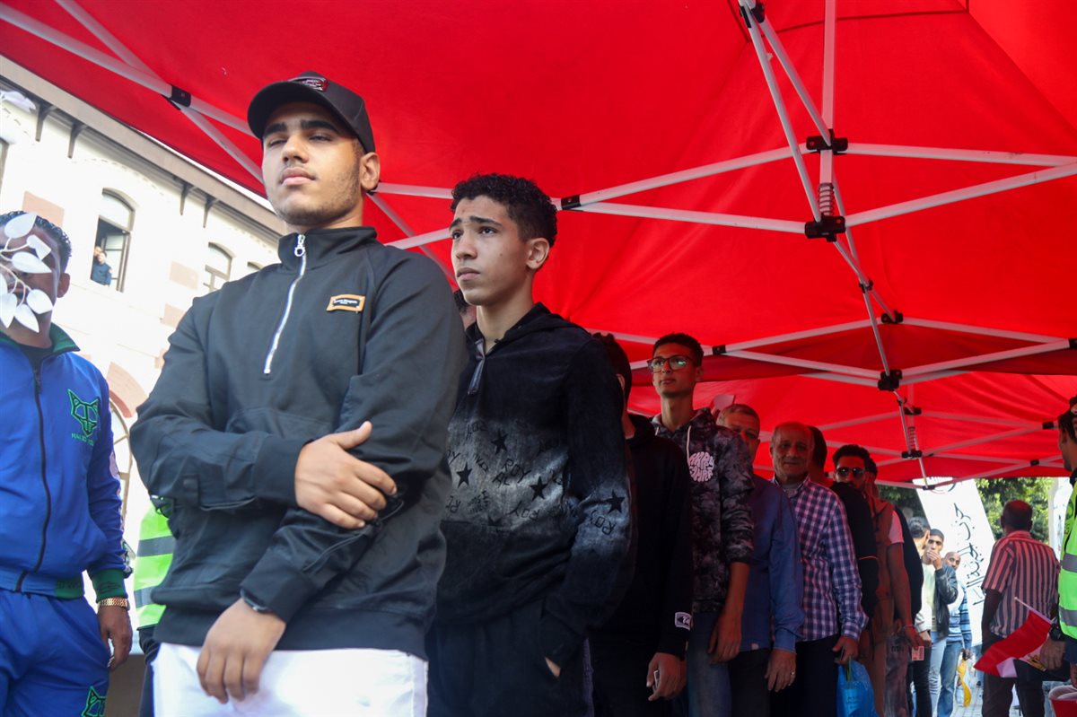 جانب من توافد الناخبين 