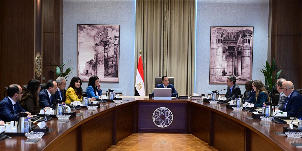 رئيس الوزراء يستقبل وفد البنك الدولي