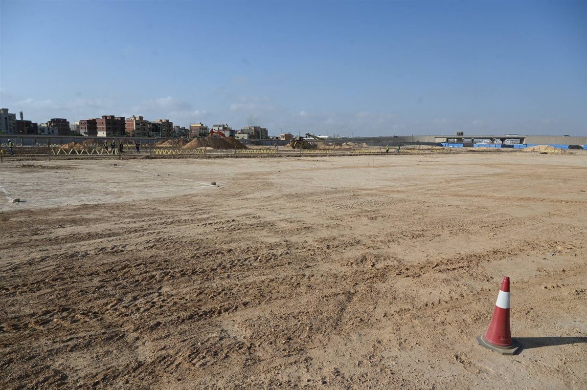 جانب من أعمال إنشاء مجمع ألستوم الصناعي في مصر