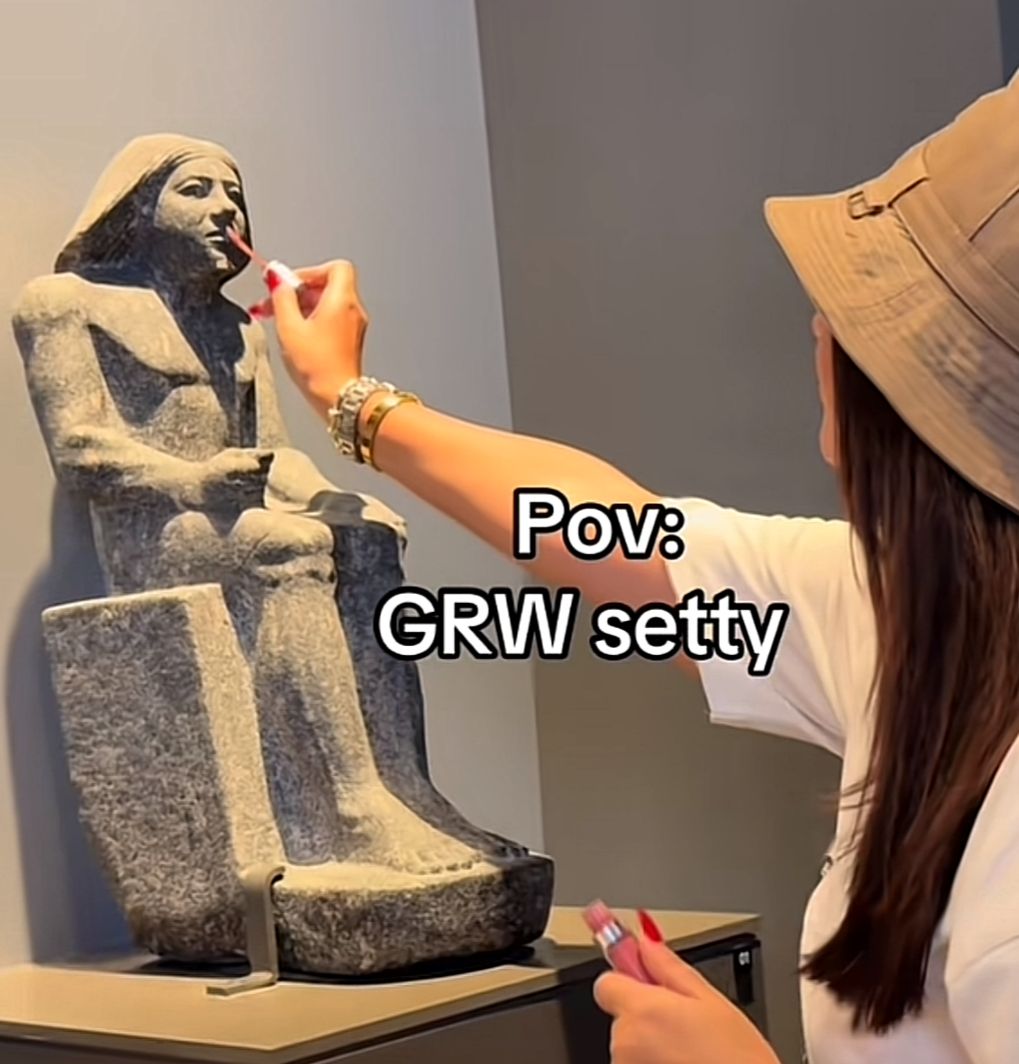 صاحبة الفيديو