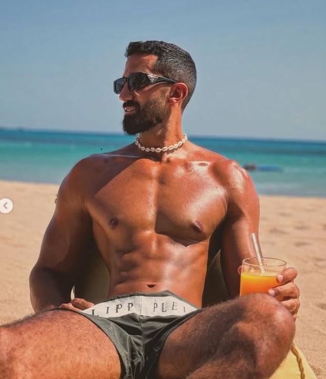 صور أحمد تيمور زوج مي عز الدين