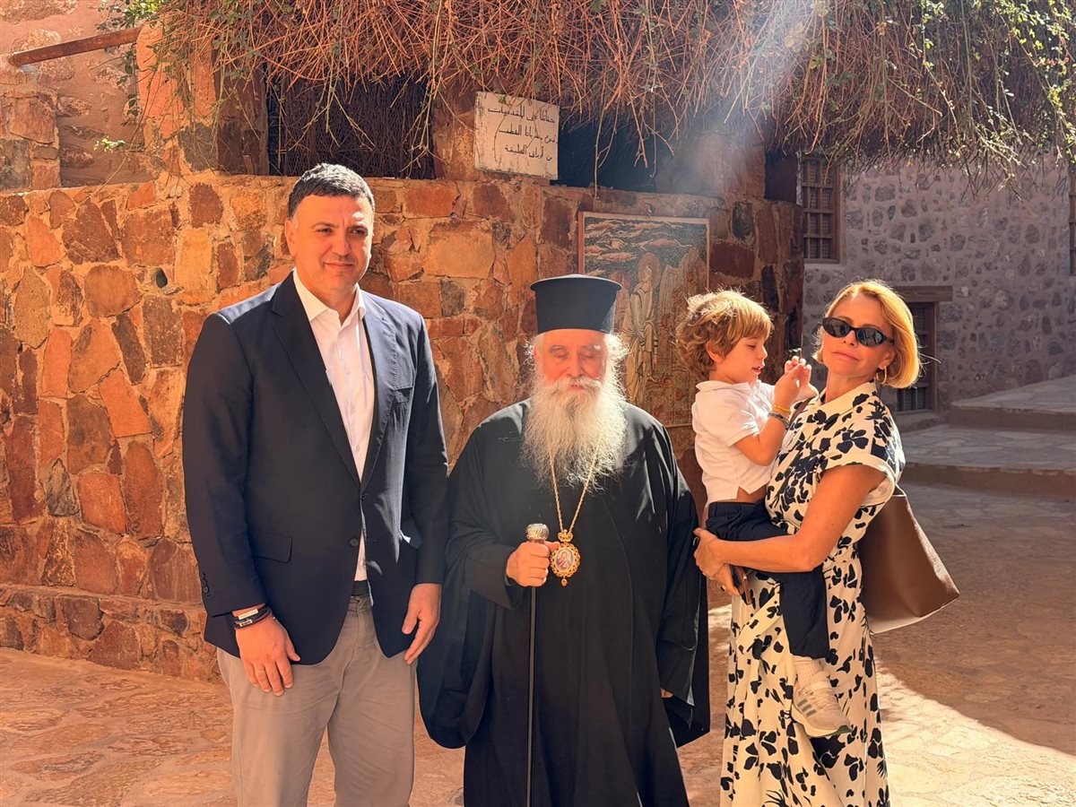 وزير الشئون البحرية اليوناني في زيارة للدير 