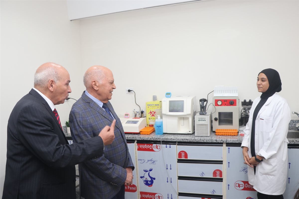 نقيب المعلمين يفتتح عيادات طبية جديدة للمعلمين