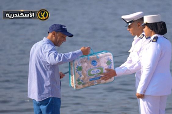 الداخلية تواصل فعاليات مبادرة كلنا واحد بداية شتاء دافئ لتوزيع الهدايا والمستلزمات الشتوية