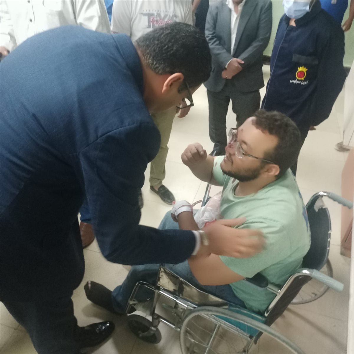 نائب محافظ الأقصر يتابع مصابي حادث الأقصر