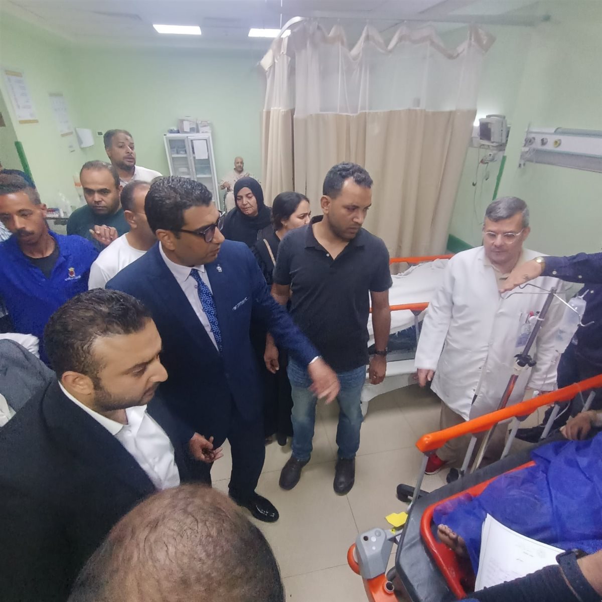 نائب محافظ الأقصر يتابع مصابي حادث الأقصر