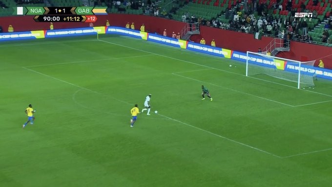 <strong>انفراد فيكتور أوسيمين المُهدَر في مباراة نيجيريا والجابون</strong>