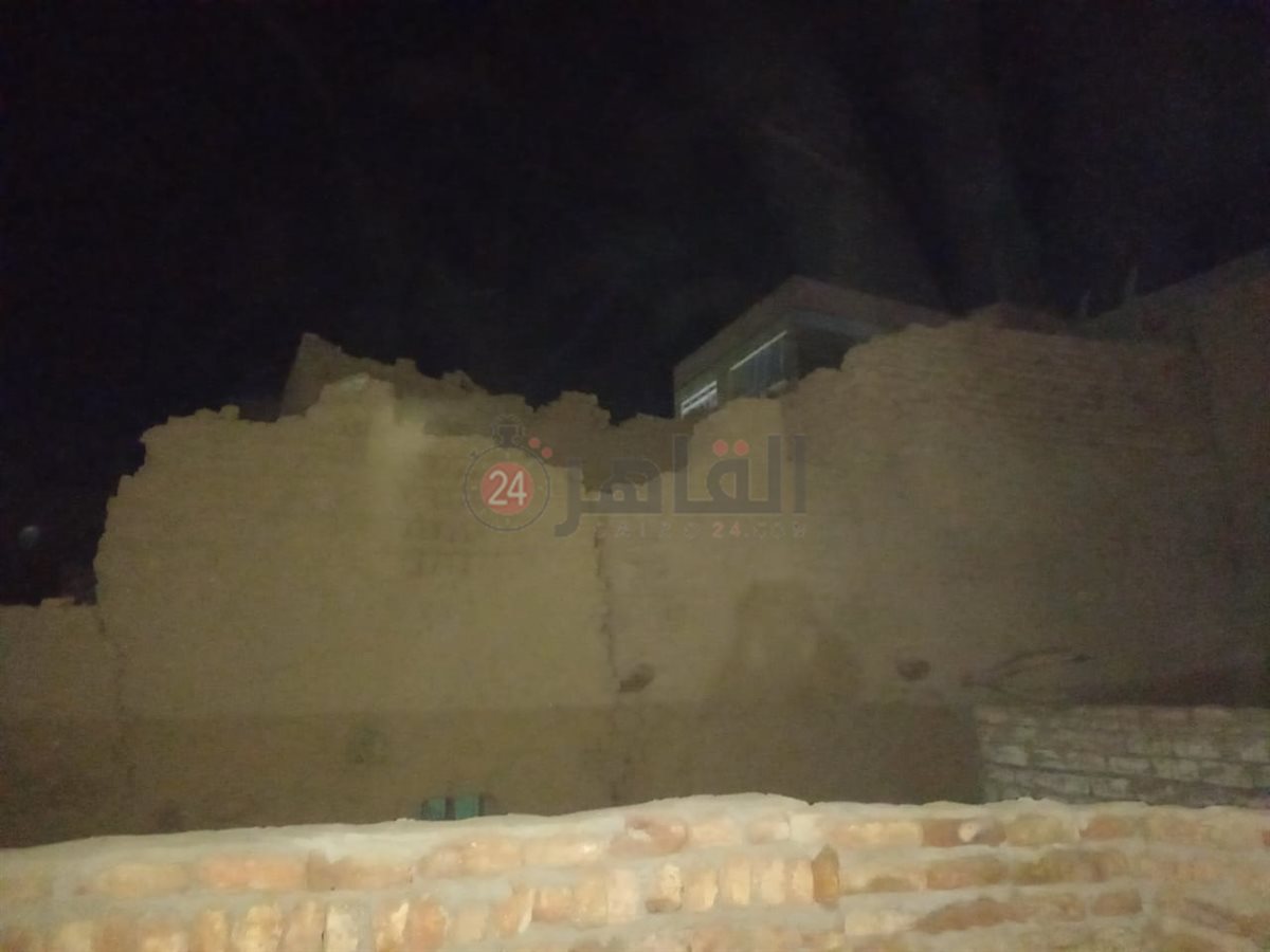 انهيار منزل في قنا 