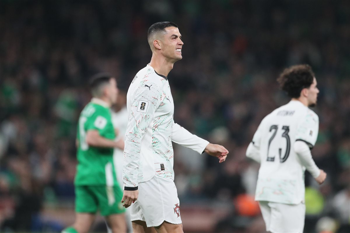 طرد رونالدو من مباراة البرتغال وأيرلندا 