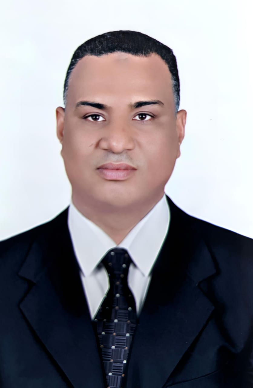 الاستاذ أحمد فراج  احد الحاضرين اجتماع محافظ الاقصر 