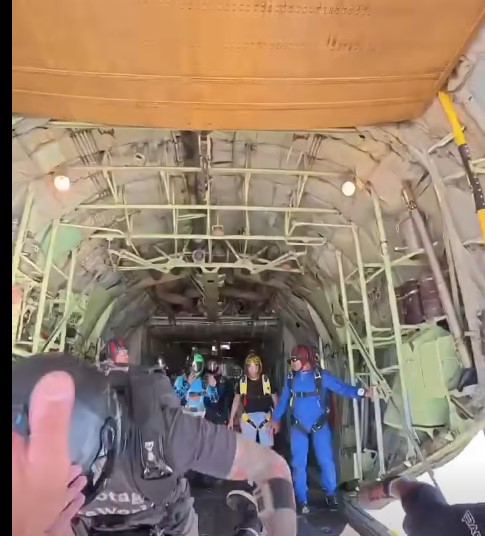 <strong>هبوط 3 برازيليين بالبراشوتات فى كعابيش بدلا من الأهرامات</strong>