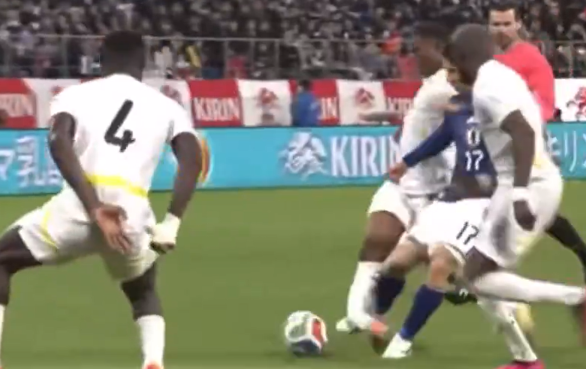 أصابة خطيرة لـ لاعب منتخب غانا في مباراة اليابان الودية