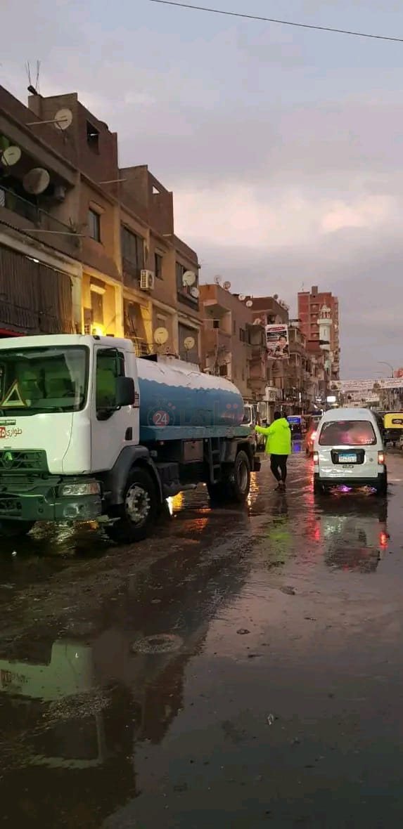 تزامنًا مع سقوط الأمطار.. محافظ الشرقية يتابع أعمال شفط وكسح مياه الأمطار بالمراكز والمدن