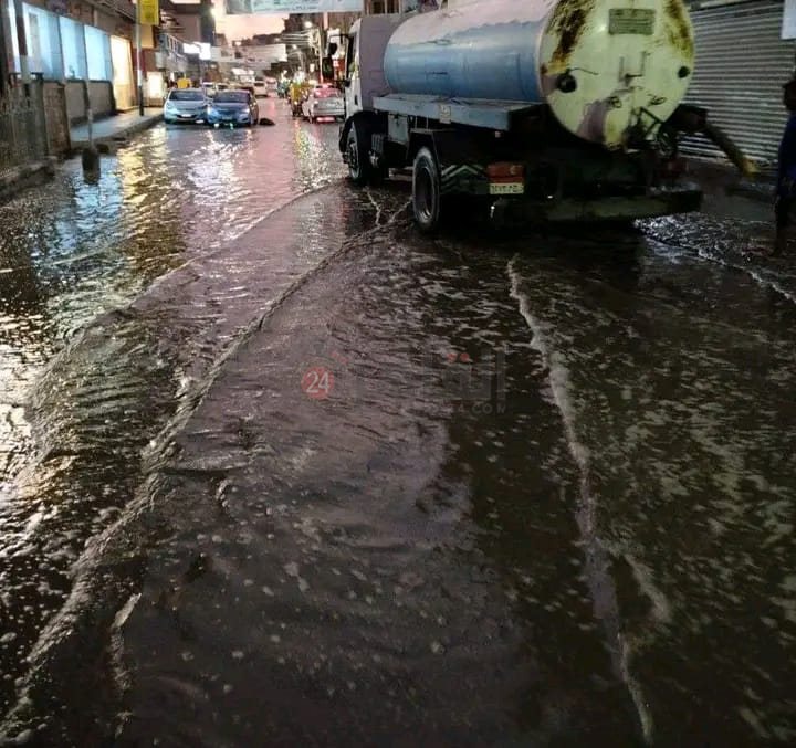 تزامنًا مع سقوط الأمطار.. محافظ الشرقية يتابع أعمال شفط وكسح مياه الأمطار بالمراكز والمدن