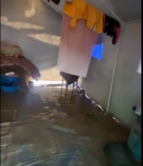 الأمطار تغرق مخيمات غزة وتفاقم معاناة النازحين