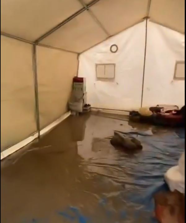 الأمطار تغرق مخيمات غزة وتفاقم معاناة النازحين