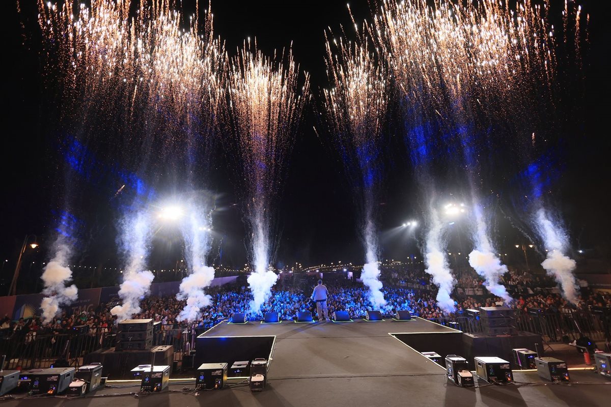 <strong>نجوم التسعينيات يتألقون في حفل افتتاح مهرجان شتاء مدينتي</strong>